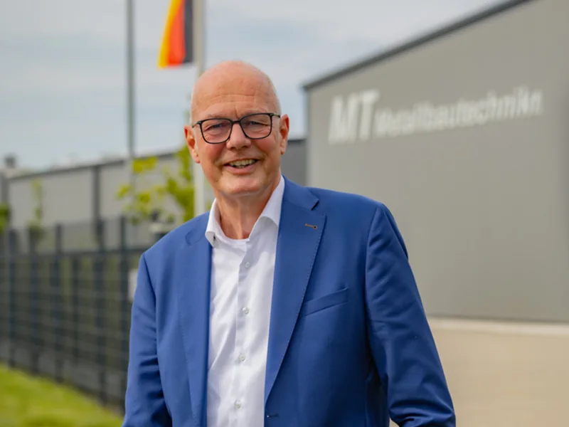 Wolfgang Klußmann an einem Wirtschaftsstandort in Wietze